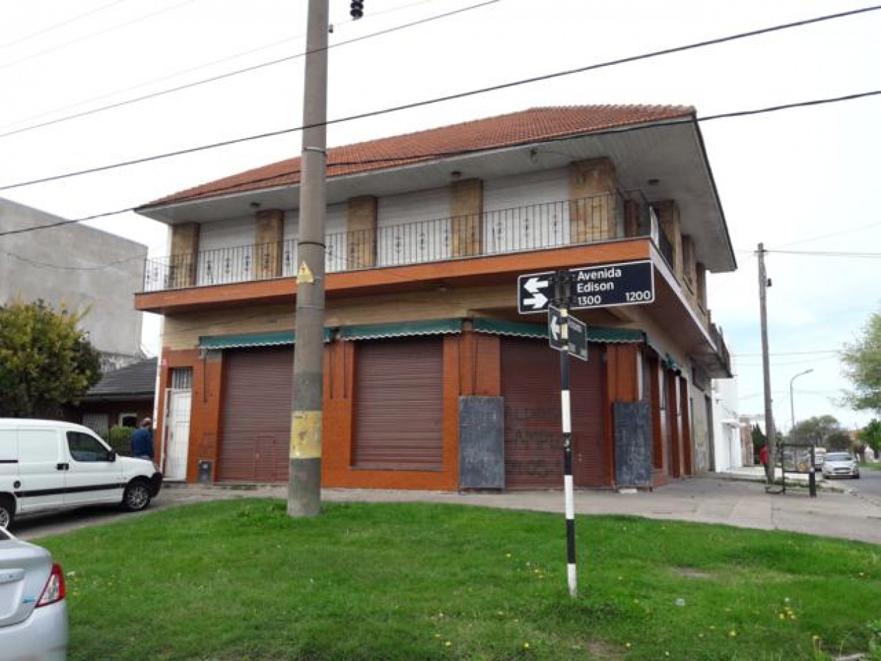 BLOCK 1 local divisible (3) + Chalet 4 amb. P.A. IMPORTANTE ESQUINA 