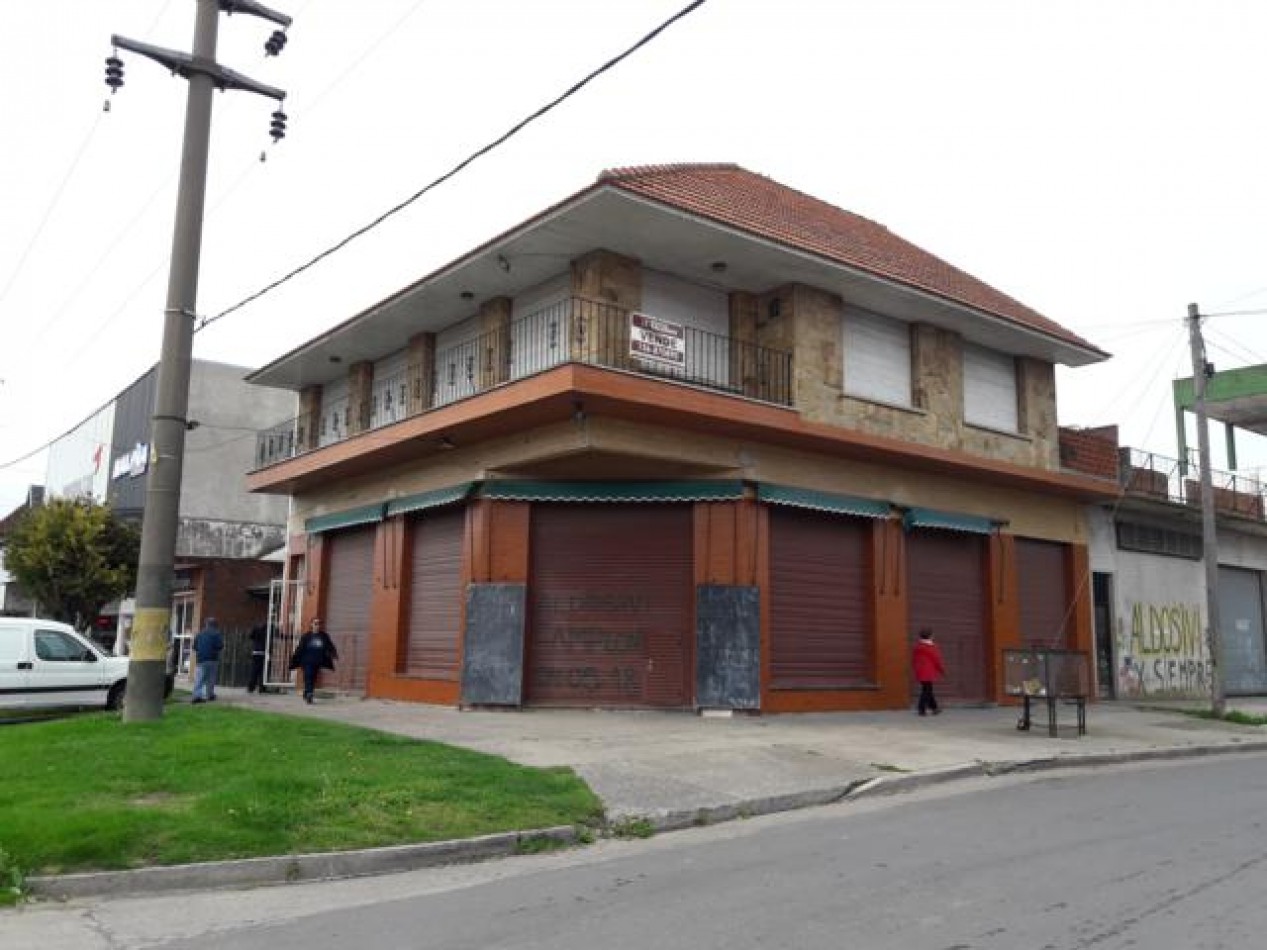 BLOCK 1 local divisible (3) + Chalet 4 amb. P.A. IMPORTANTE ESQUINA 