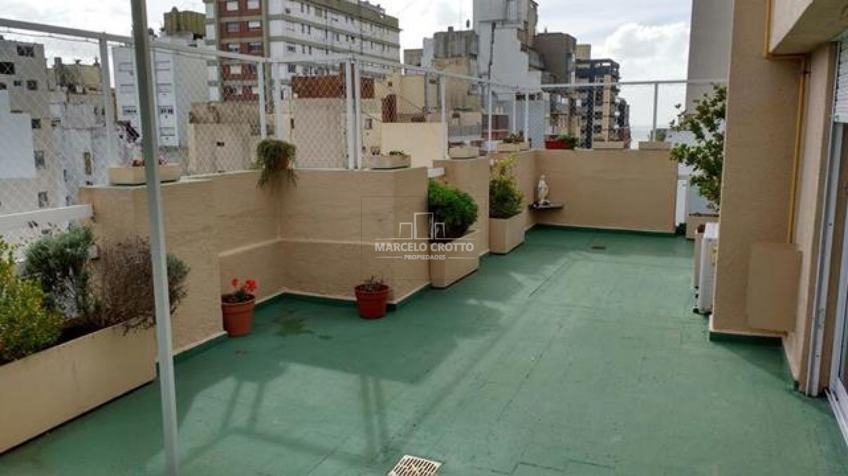 DEPARTAMENTO 4 Ambientes con  terraza y parrilla 