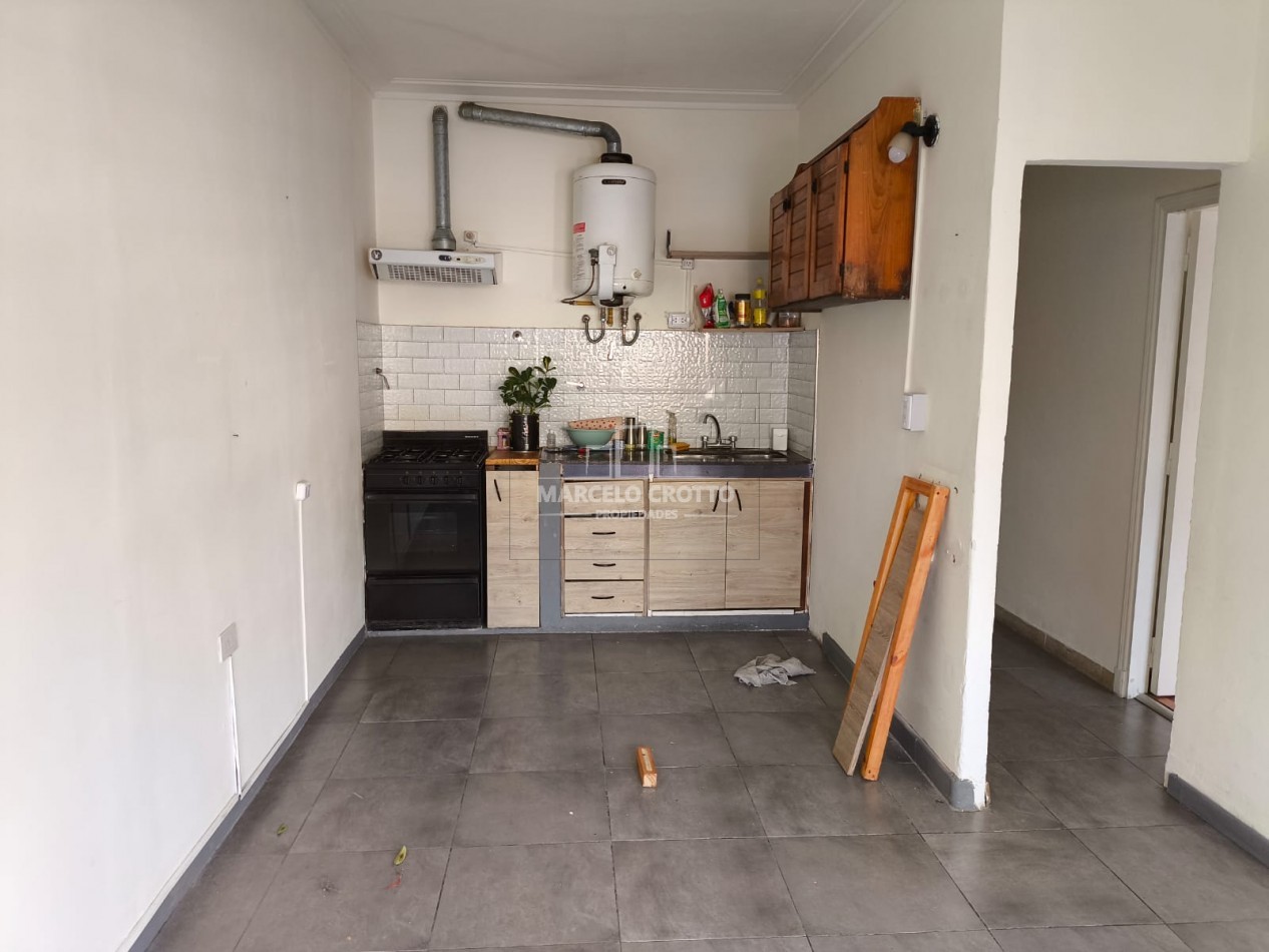 ALQUILER VIVIENDA CASA 3 AMBIENTES CON PATIO Y ESPACIO DE COCHERA DESCUBIERTO ZONA DON BOSCO Y AYACUCHO
