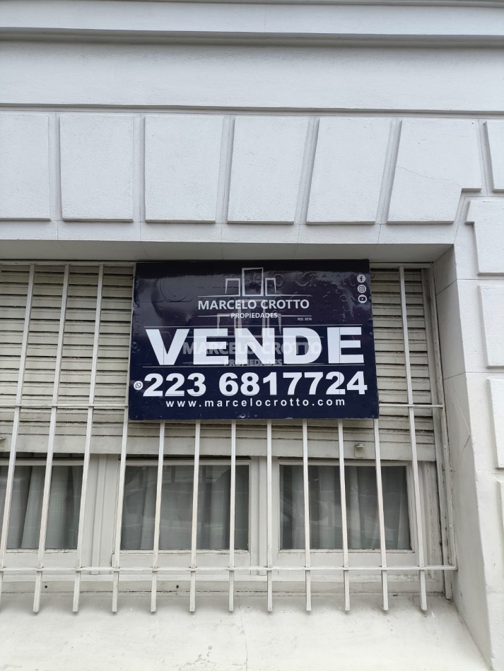 VENTA DE PH 3 AMBIENTES A LA CALLE CON PATIO BARRIO MACROCENTRO