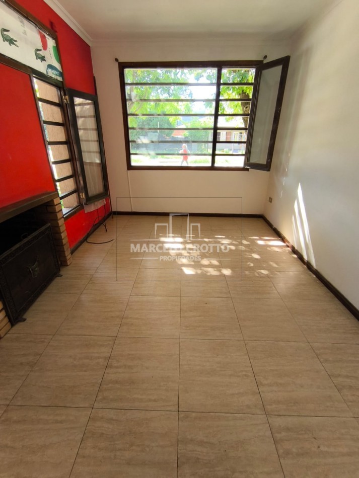 ALQUILER DE CASA 4 AMBIENTES CON GARAGE PARRILLA Y PATIO