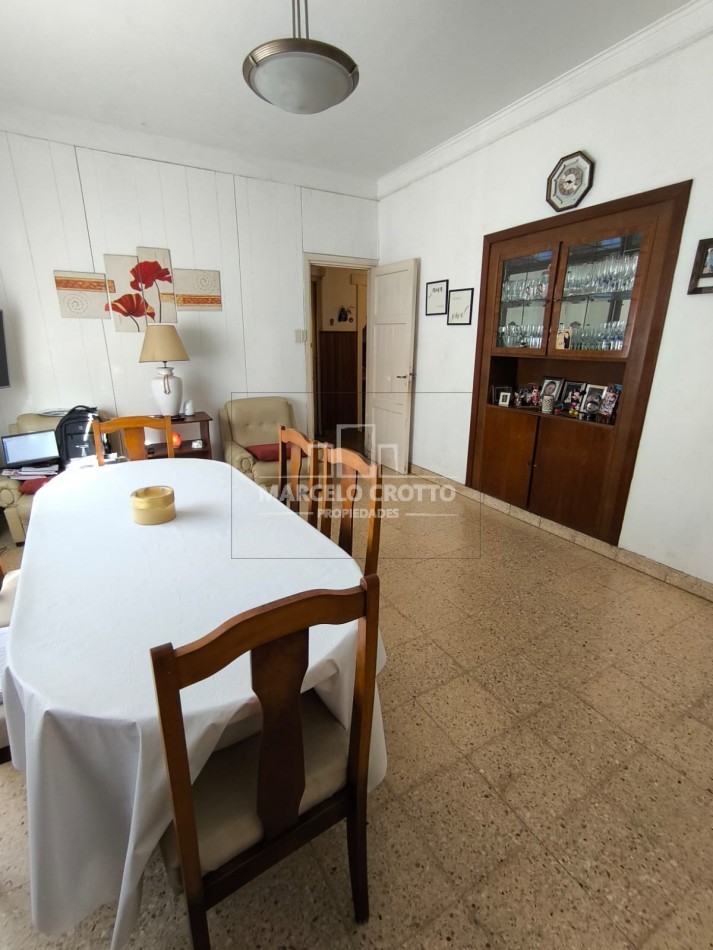 VENTA DE CASA EN  PH PLANTA BAJA (SOLO 2 UNIDADES) 4 AMBIENTES GARAGE Y PATIO, BARRIO LA PERLA