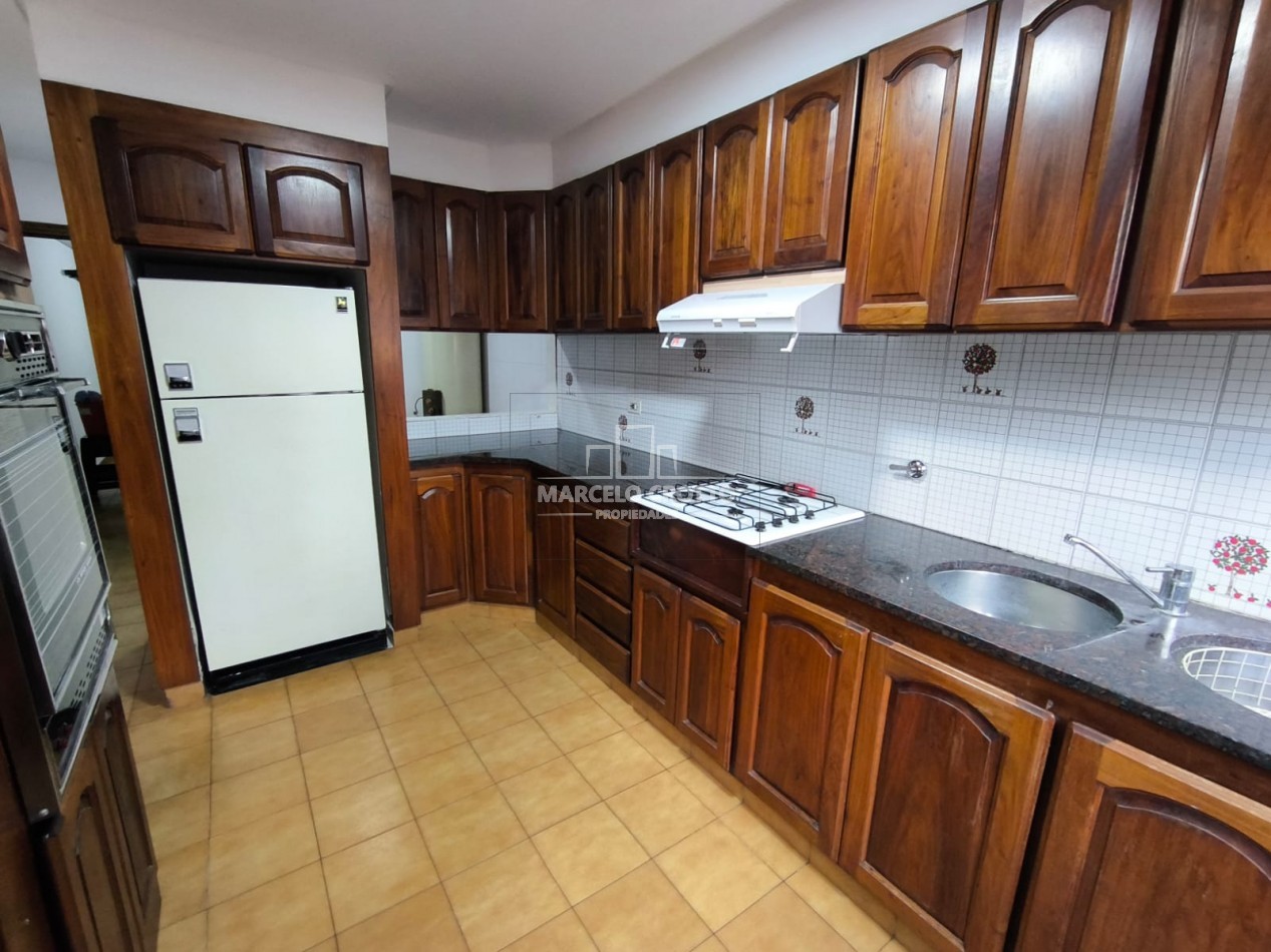ALQUILER DE CHALET 4 AMBIENTES CON GARAGE, PATIO, PARQUE Y PARRILLA