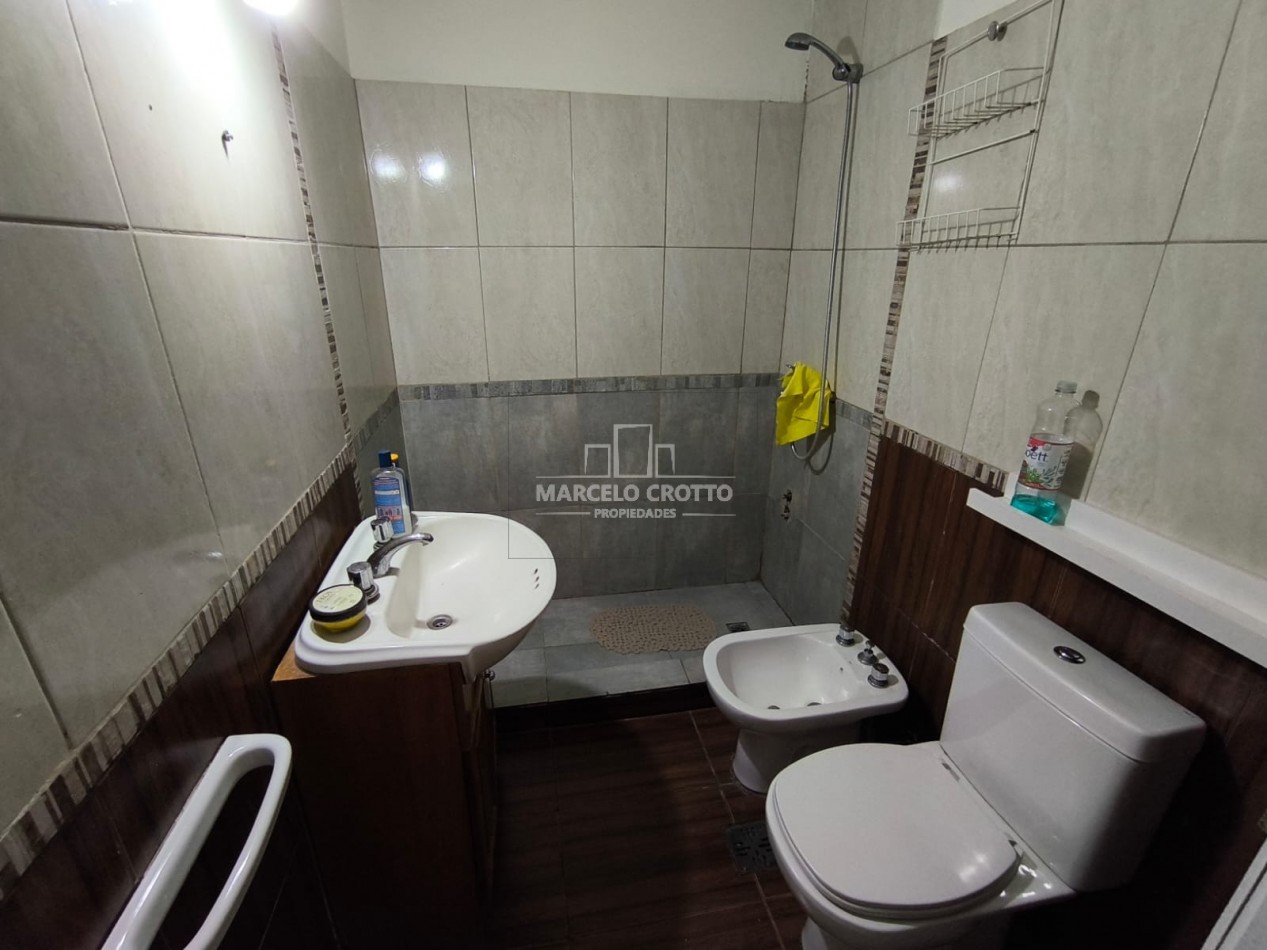 ALQUILER VIVIENDA CASA 3 AMBIENTES CON PATIO Y ESPACIO DE COCHERA DESCUBIERTO ZONA DON BOSCO Y AYACUCHO