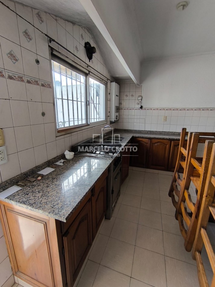 ALQUILER VIVIENDA 24 MESES CHALET 3 AMTIENTES CON PATIO Y QUINCHO EN PLANTA ALTA ZONA MALVINAS Y LIBERTAD