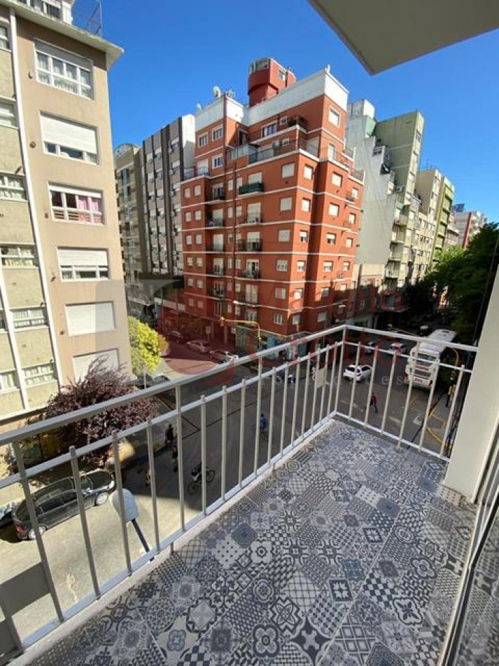 DEPARTAMENTO 3 Ambientes a la calle  con balcon