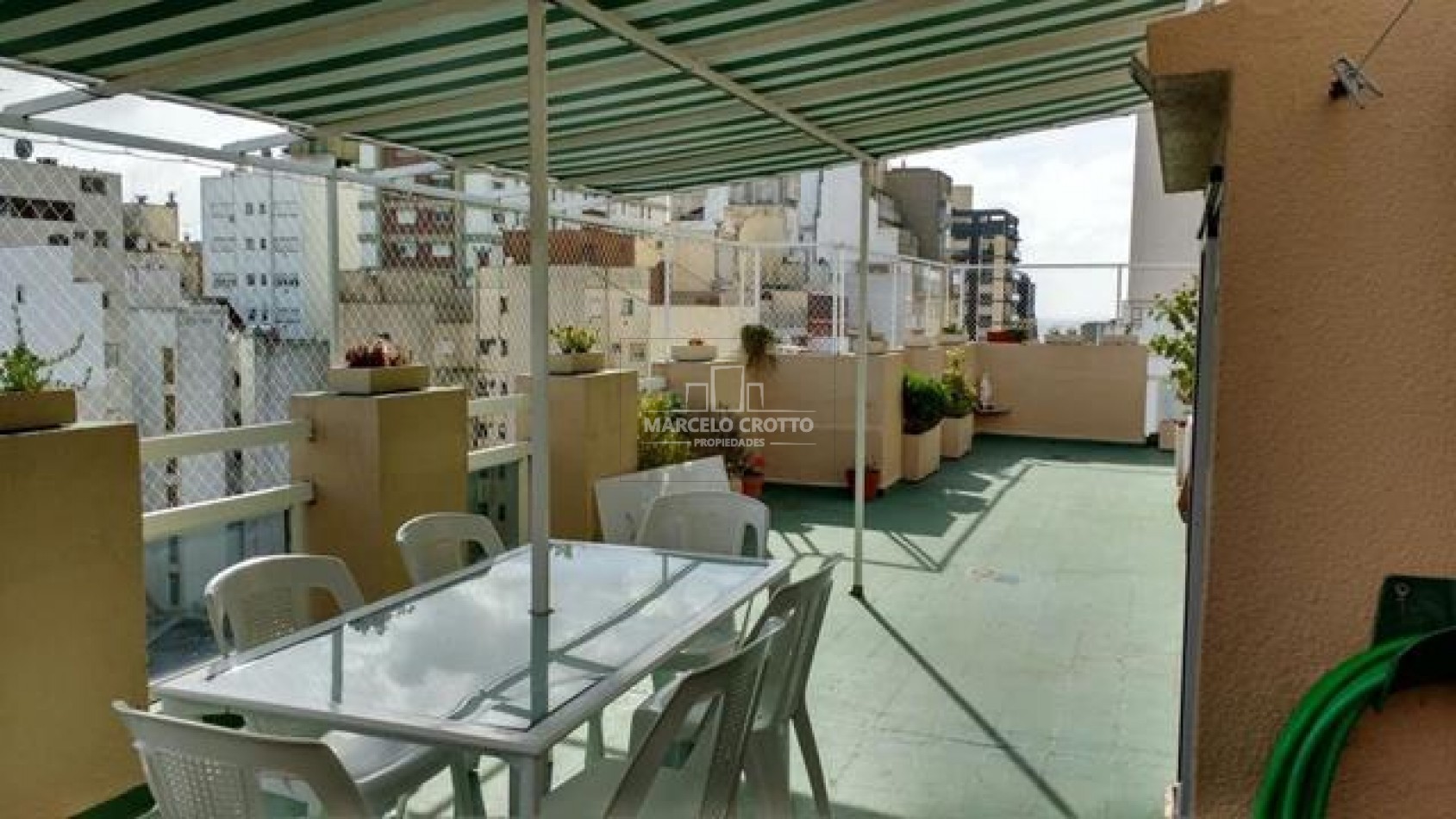 DEPARTAMENTO 4 Ambientes con  terraza y parrilla 