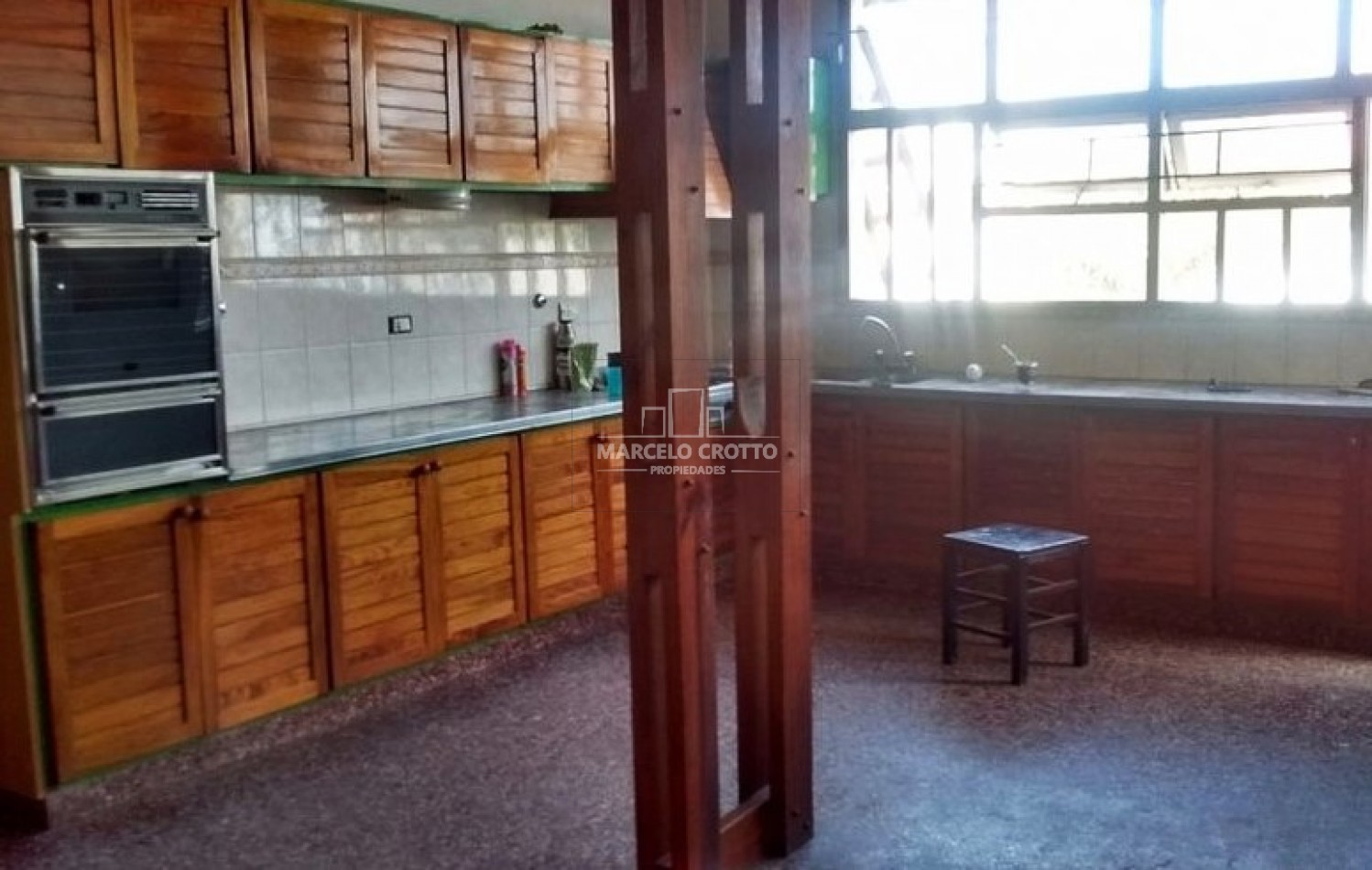 VENTA CHALET 5 AMBIENTES GARAGE DOBLE PARQUE Y QUNCHO BARRIO SAN CARLOS
