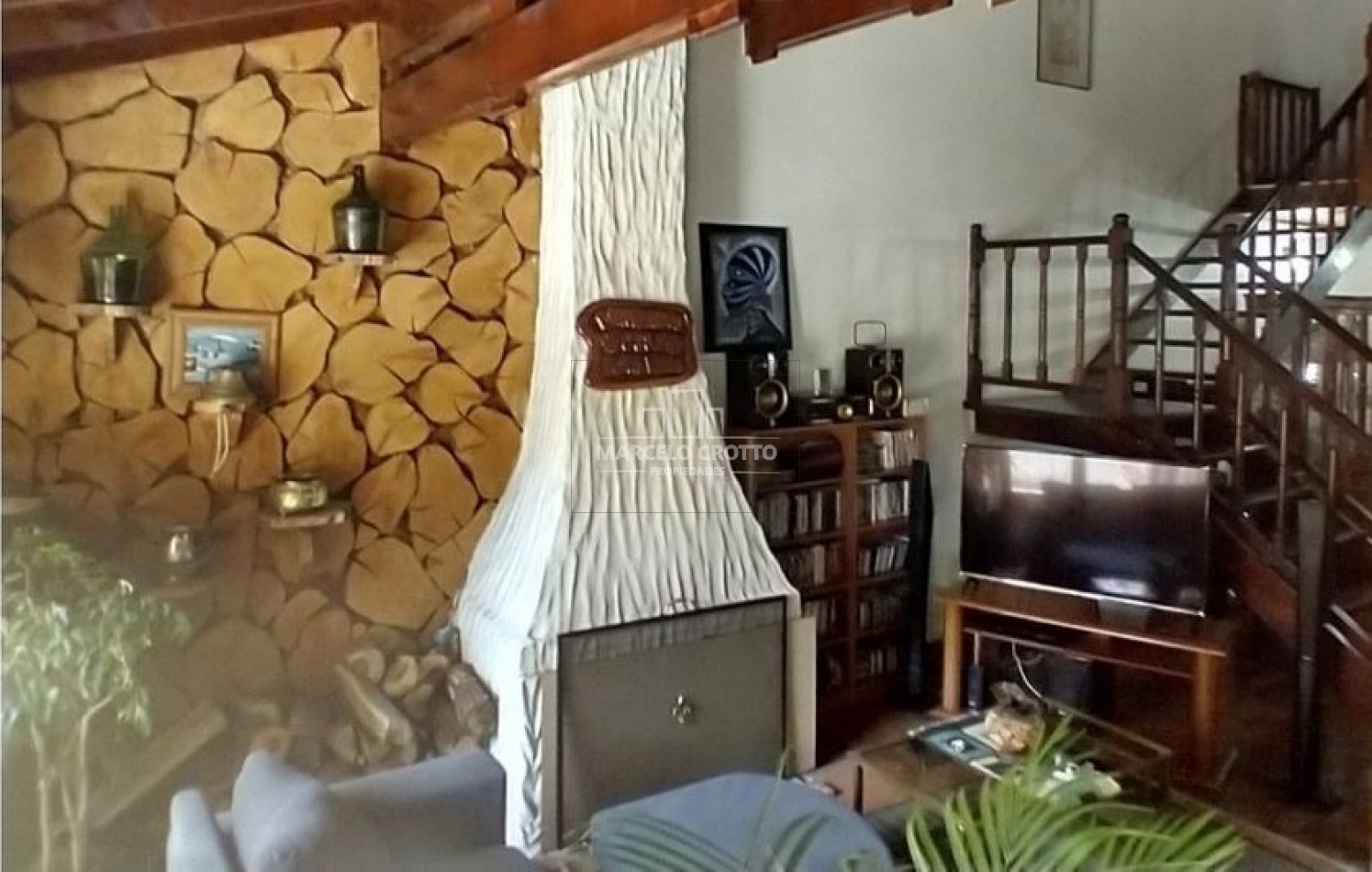 VENTA CHALET 5 AMBIENTES GARAGE DOBLE PARQUE Y QUNCHO BARRIO SAN CARLOS