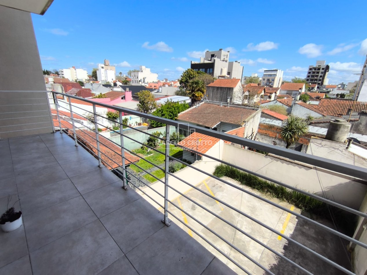 ALQUILER VIVIENDA DEPARTAMENTO 2 AMBIENTES AMPLIO LUMINOSO CON COCHERA