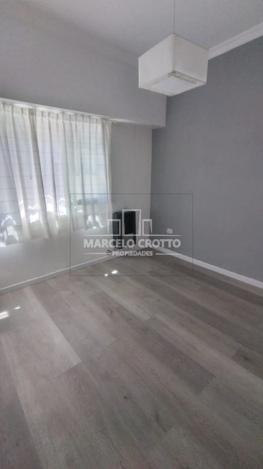 VENTA DE PH 3 AMBIENTES A LA CALLE CON PATIO BARRIO MACROCENTRO