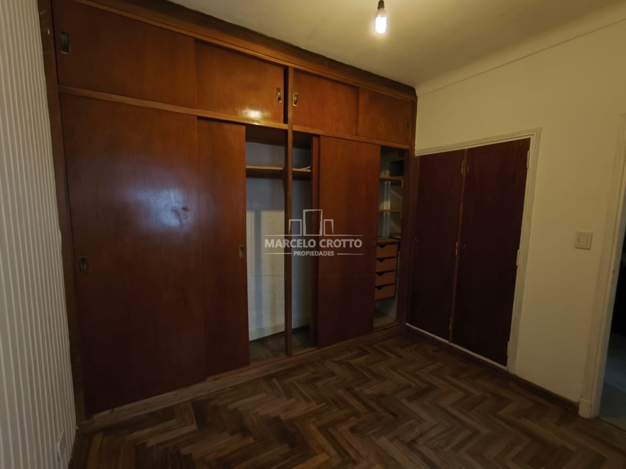ALQUILER VIVIENDA CASA 3 AMBIENTES CON PATIO Y ESPACIO DE COCHERA DESCUBIERTO ZONA DON BOSCO Y AYACUCHO