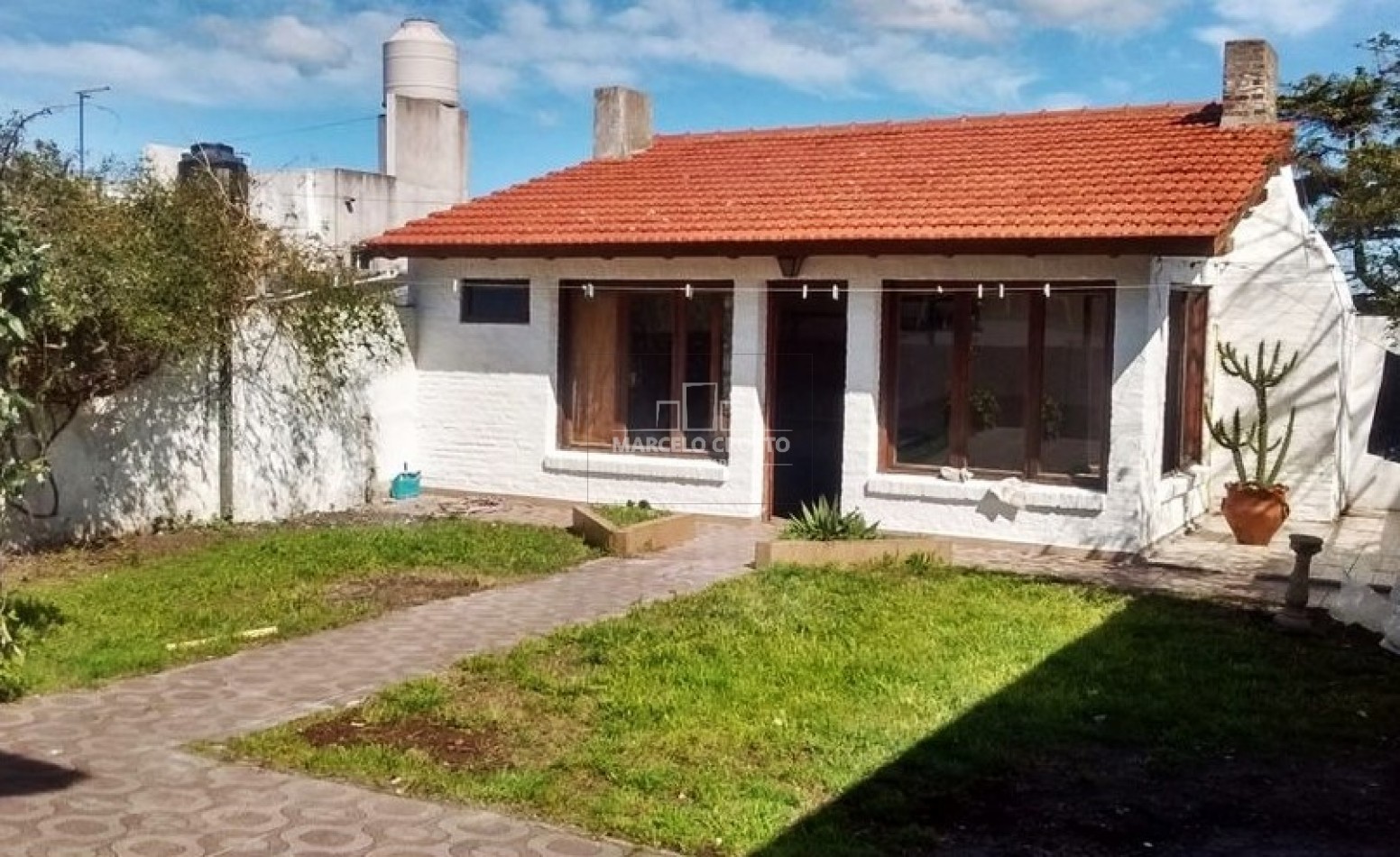 VENTA CHALET 5 AMBIENTES GARAGE DOBLE PARQUE Y QUNCHO BARRIO SAN CARLOS