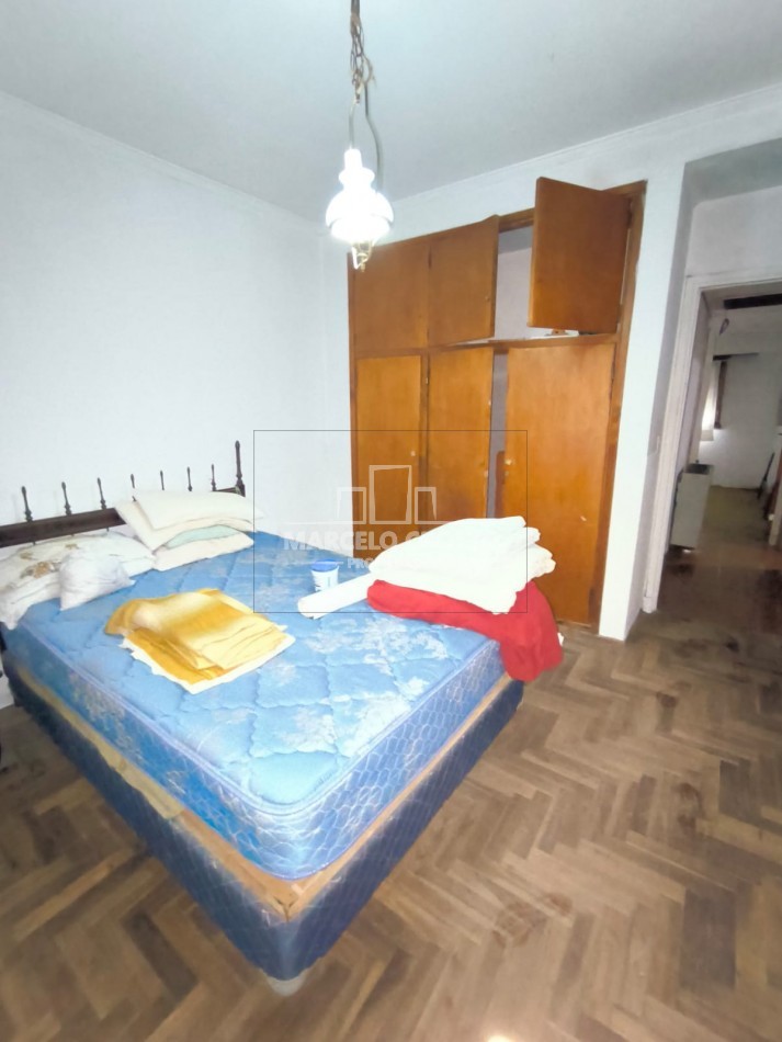 CHALET 4 AMBIENTES CON GALERIA, GARAGE Y PARQUE