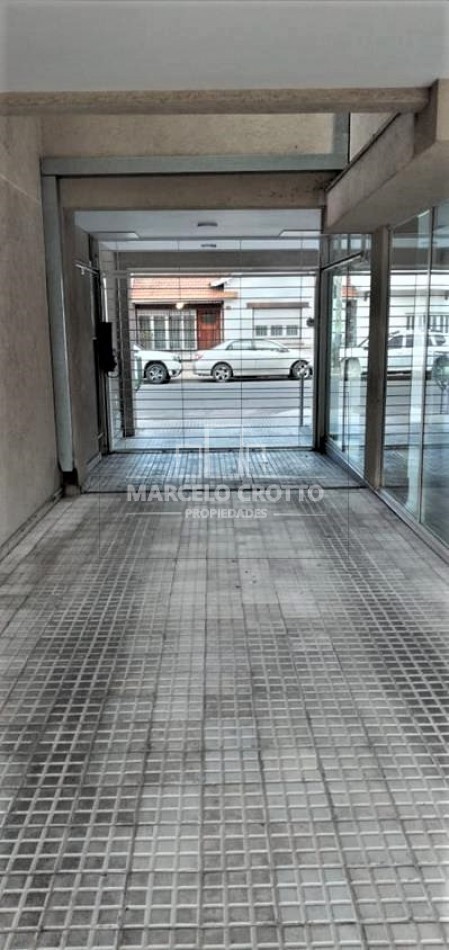 ALQUILER DEPARTAMENTO SEMIPISO 2 AMBIENTES CON BALCON CORRIDO A LA CALLE Y COCHERA, BARRIO CHAUVIN