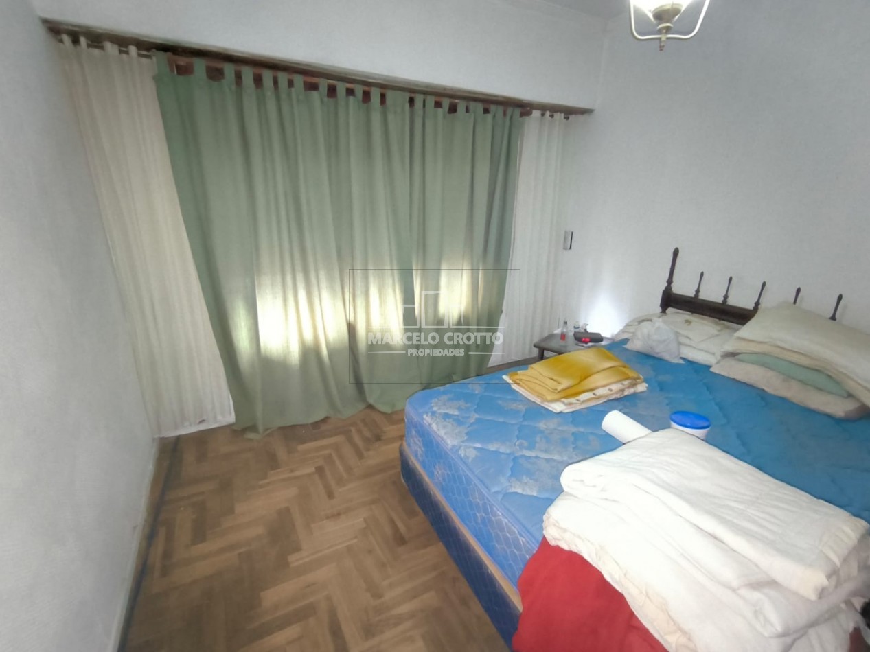 CHALET 4 AMBIENTES CON GALERIA, GARAGE Y PARQUE