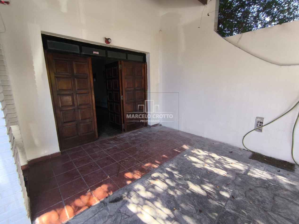 VENTA CHALET 5 AMBIENTES GARAGE DOBLE PARQUE Y QUNCHO BARRIO SAN CARLOS