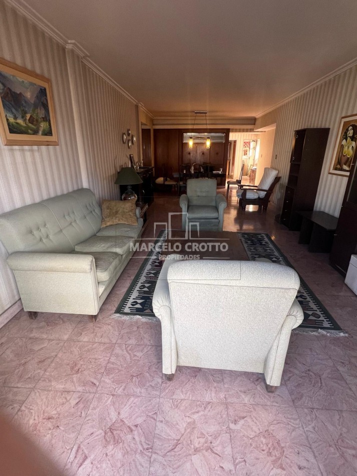 VENTA DEPARTAMENTO PISO 5 AMBIENTES CON BALCON A LA CALLE Y BAULERA ZONA MACROCENTRO