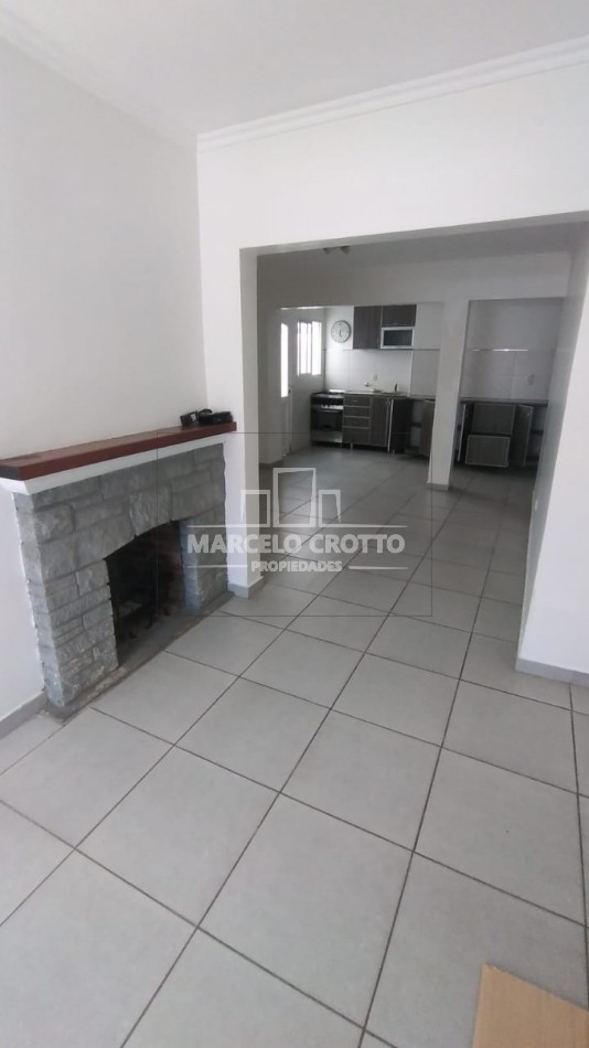 VENTA DE PH 3 AMBIENTES A LA CALLE CON PATIO BARRIO MACROCENTRO