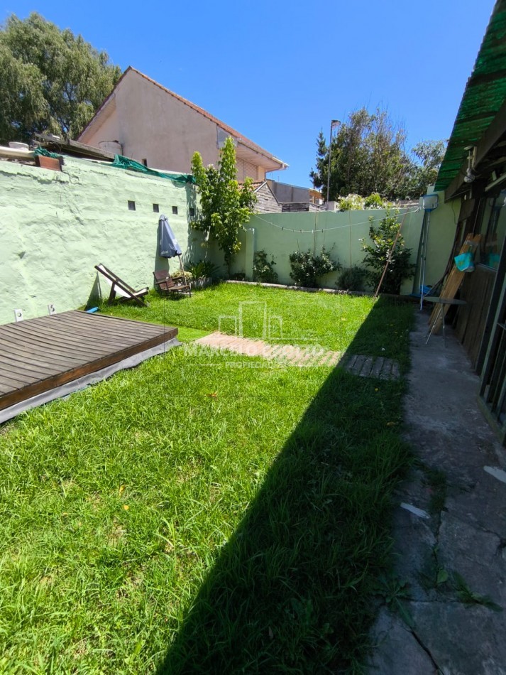 VENTA CHALET 3 AMBIENTES GARAGE PARQUE QUINCHO Y PILETA, BARRIO VILLA PRIMERA