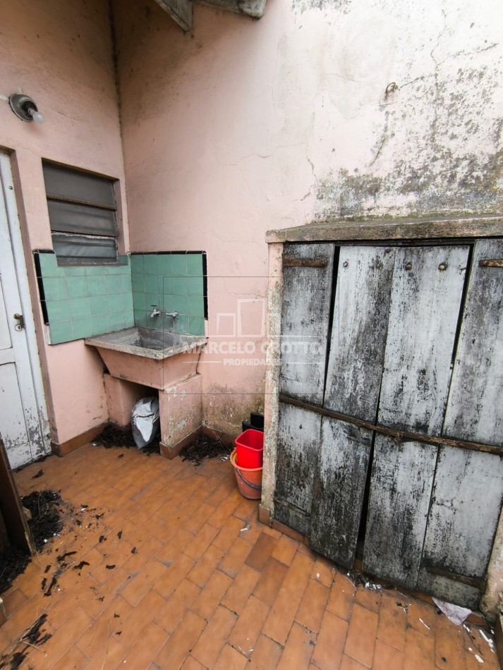 VENTA DE CASA 3 AMBIENTES A RECICLAR BARRIO EL PROGRESO
