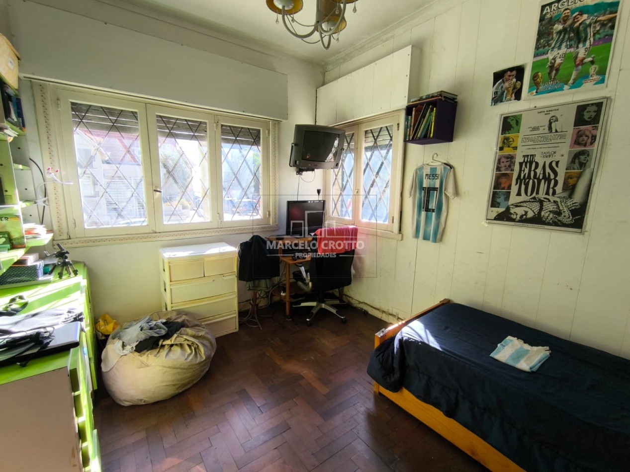 VENTA DE CASA EN  PH PLANTA BAJA (SOLO 2 UNIDADES) 4 AMBIENTES GARAGE Y PATIO, BARRIO LA PERLA