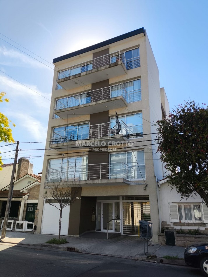 ALQUILER DEPARTAMENTO SEMIPISO 2 AMBIENTES CON BALCON CORRIDO A LA CALLE Y COCHERA, BARRIO CHAUVIN