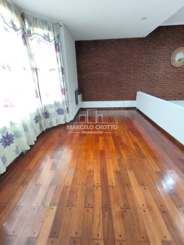 VENTA DE CHALET 3 AMBIENTES CON GARAGE DOBLE, PARQUE PATIO Y PARRILLA BARRIO CONSITUCION