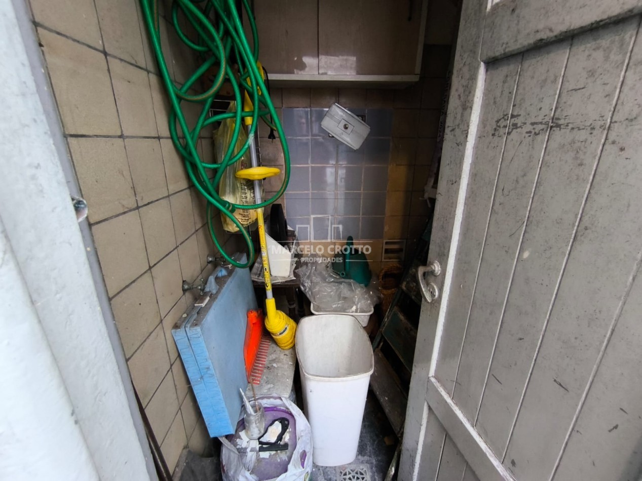 VENTA DE CASA EN  PH PLANTA BAJA (SOLO 2 UNIDADES) 4 AMBIENTES GARAGE Y PATIO, BARRIO LA PERLA