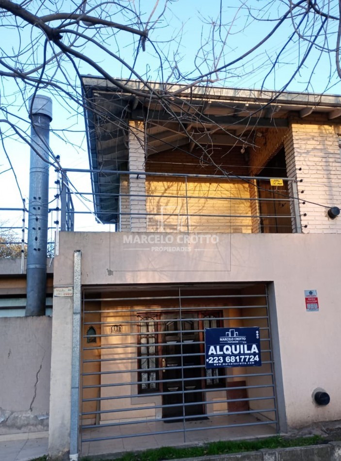 ALQUILER DE CASA 4 AMBIENTES CON GARAGE PARRILLA Y PATIO