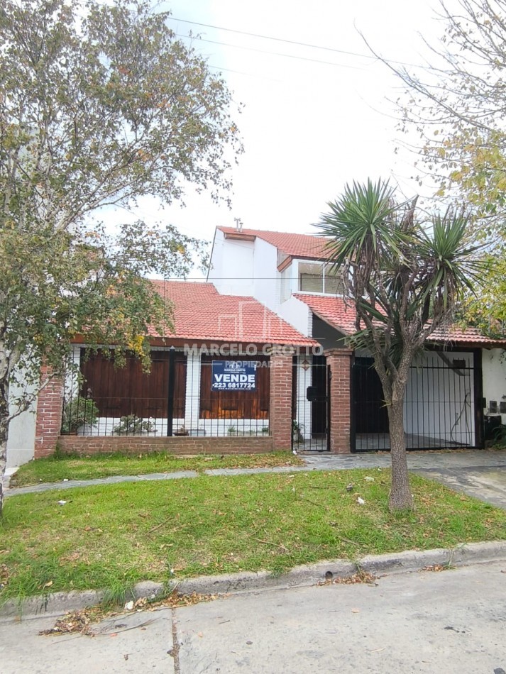 VENTA CHALET 5 AMBIENTES GARAGE DOBLE PARQUE Y QUNCHO BARRIO SAN CARLOS