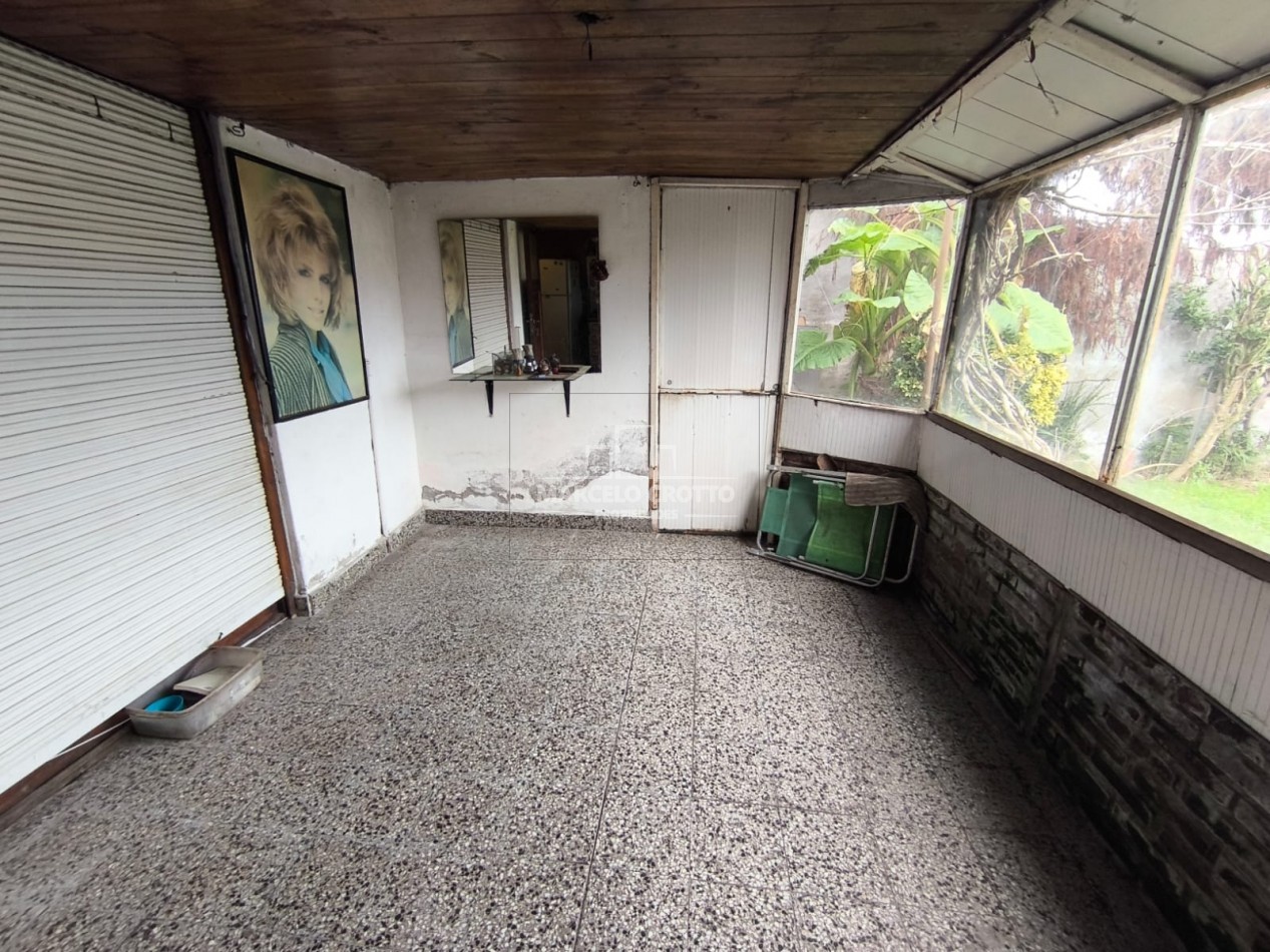 CHALET 4 AMBIENTES CON GALERIA, GARAGE Y PARQUE