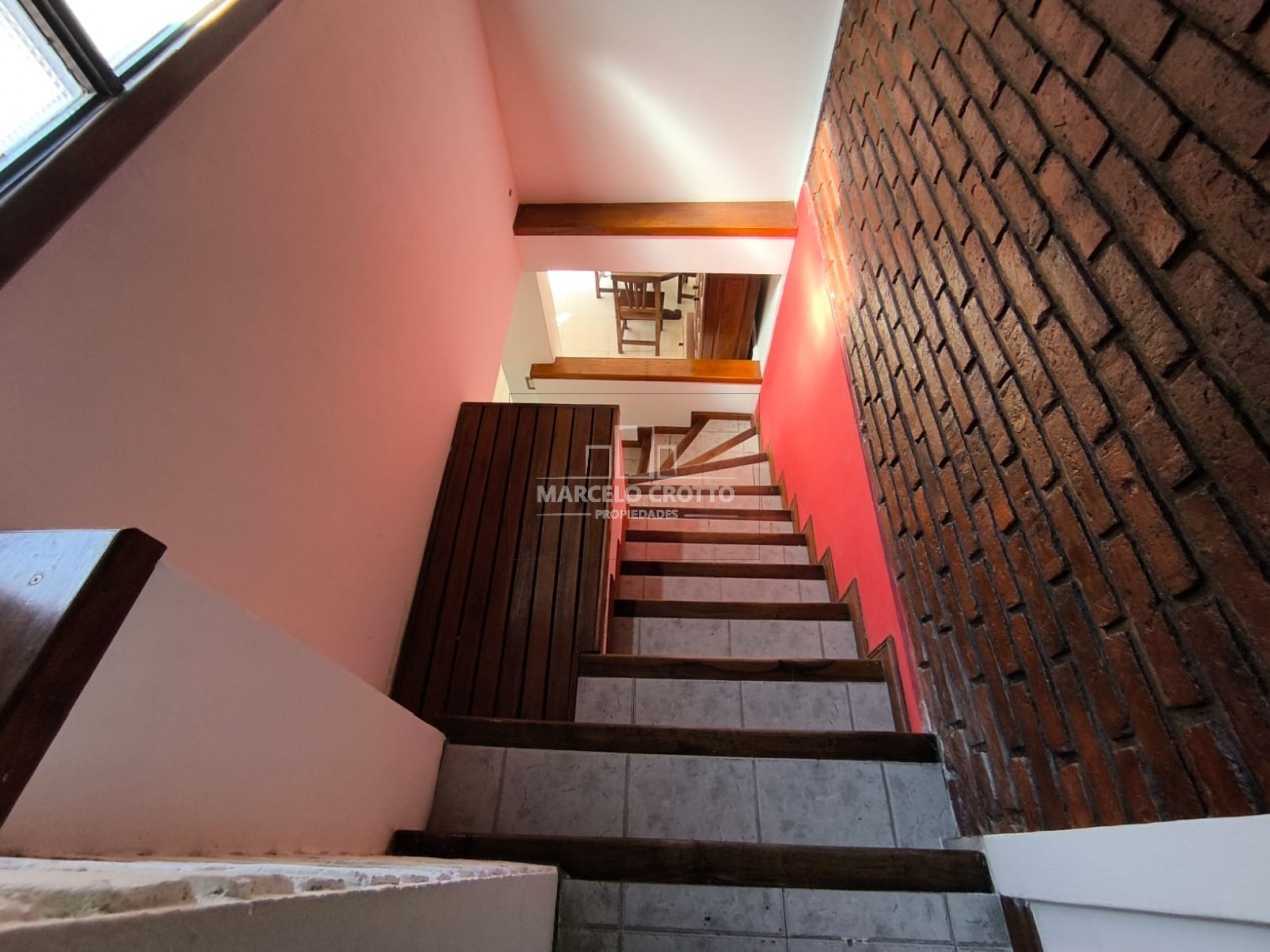 ALQUILER DE CASA 4 AMBIENTES CON GARAGE PARRILLA Y PATIO