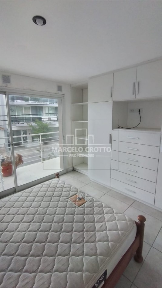 ALQUILER VIVIENDA SEMIPISO 2 AMBIENES A LA CALLE CON BALCON Y ESPACIO DE COCHERA MUY LUMINOSO