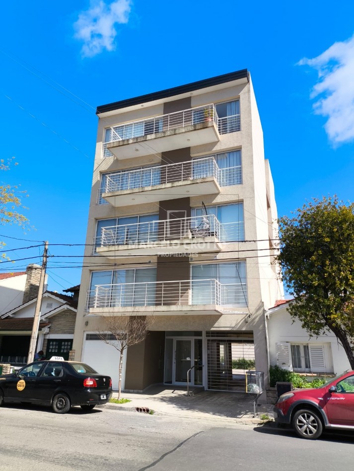 ALQUILER VIVIENDA DEPARTAMENTO 2 AMBIENTES AMPLIO LUMINOSO CON COCHERA
