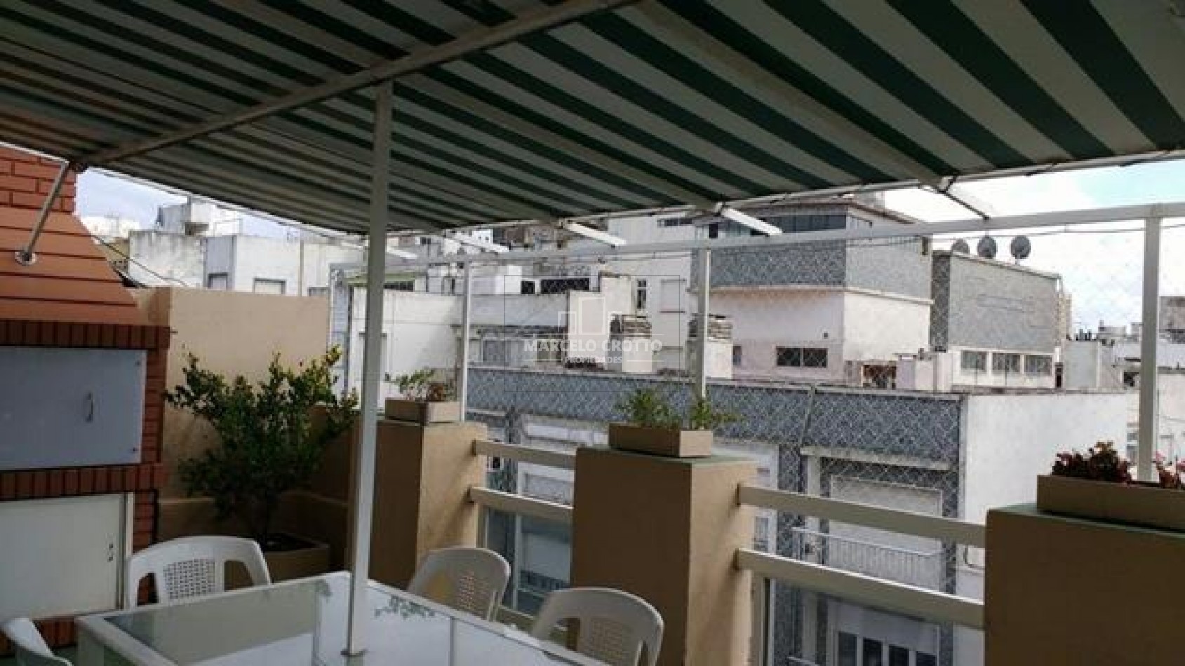DEPARTAMENTO 4 Ambientes con  terraza y parrilla 