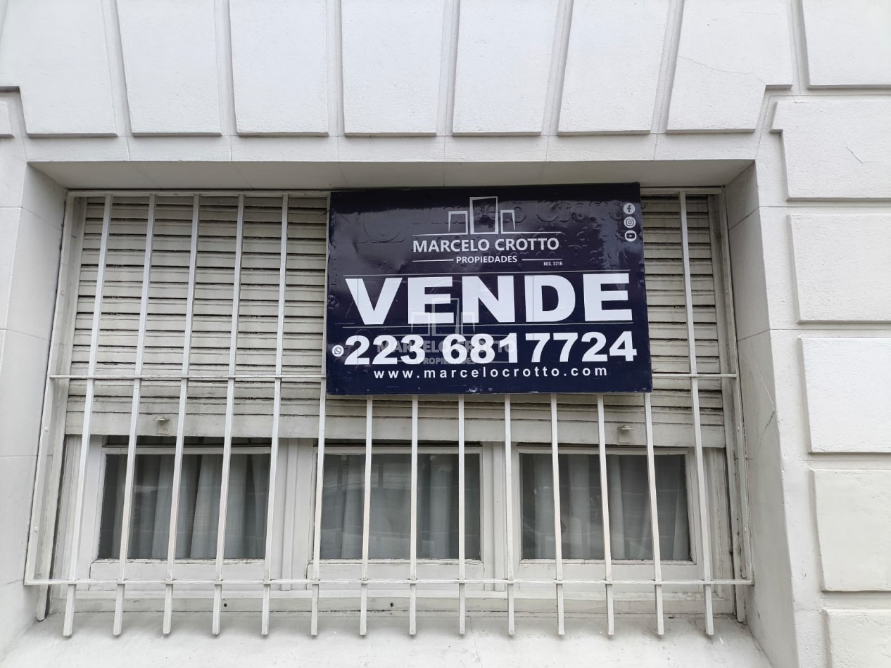 VENTA DE PH 3 AMBIENTES A LA CALLE CON PATIO BARRIO MACROCENTRO