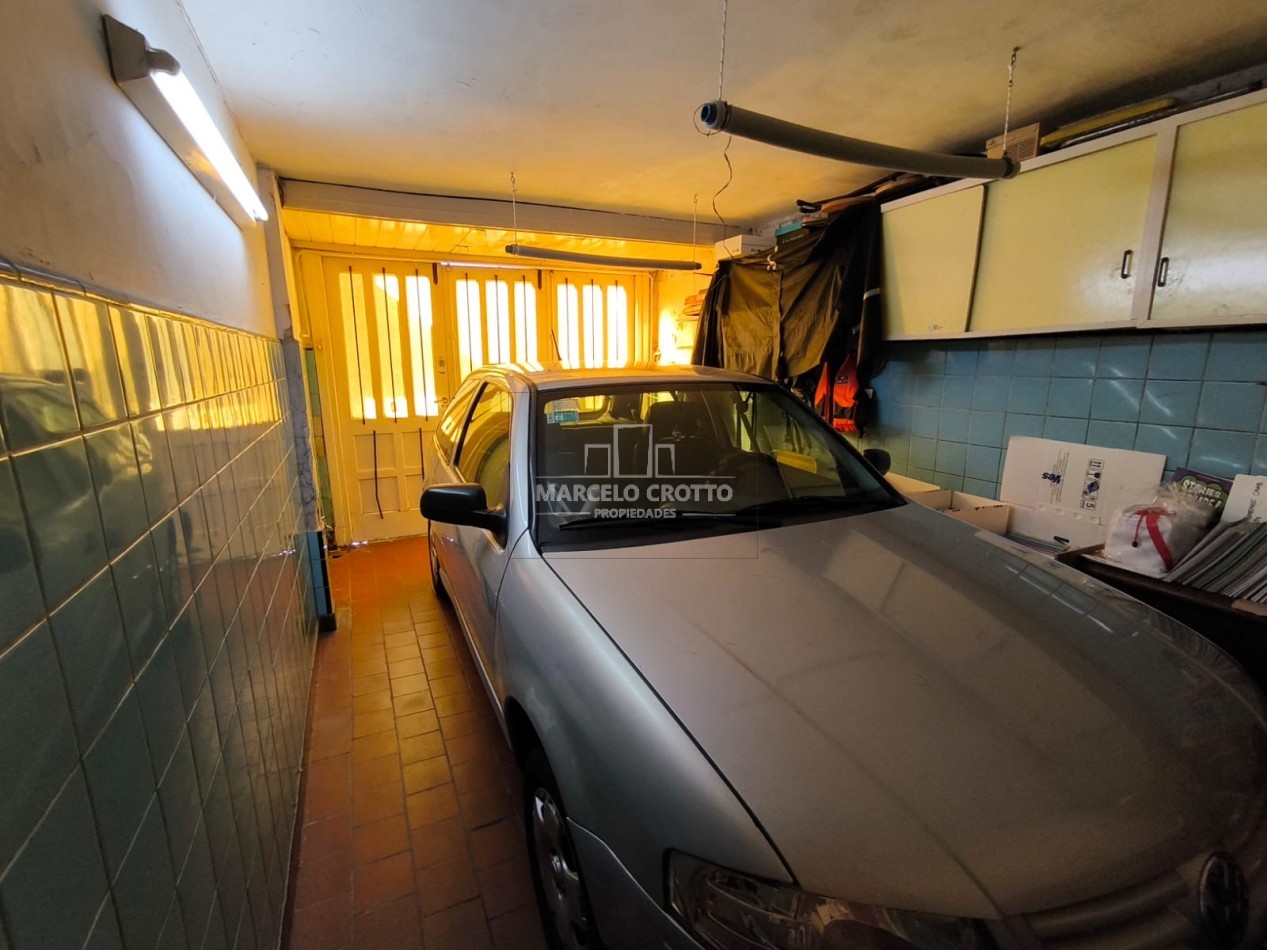 VENTA DE CASA EN  PH PLANTA BAJA (SOLO 2 UNIDADES) 4 AMBIENTES GARAGE Y PATIO, BARRIO LA PERLA