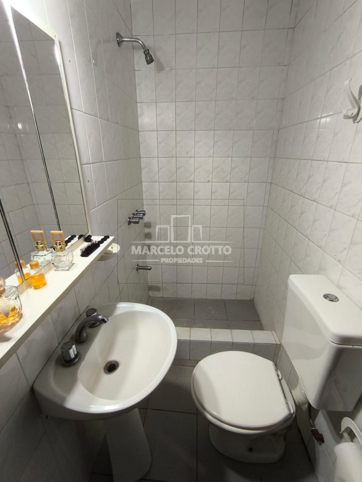 VENTA DE CHALET 3 AMBIENTES CON GARAGE DOBLE, PARQUE PATIO Y PARRILLA BARRIO CONSITUCION