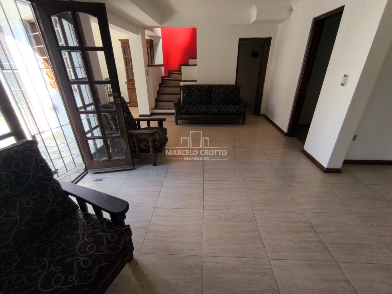 ALQUILER DE CASA 4 AMBIENTES CON GARAGE PARRILLA Y PATIO