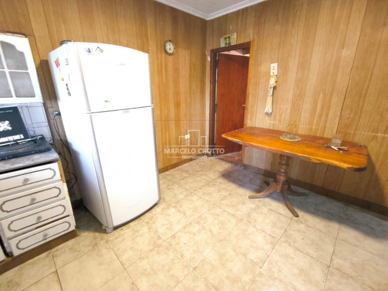 CHALET 4 AMBIENTES CON GALERIA, GARAGE Y PARQUE