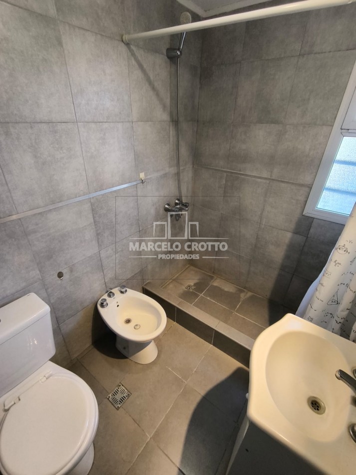 ALQUILER DE PH 2 AMBIENTES AMPLIOS, PLANTA BAJA, LUMINOSO CON PATIO Y PARRILLA