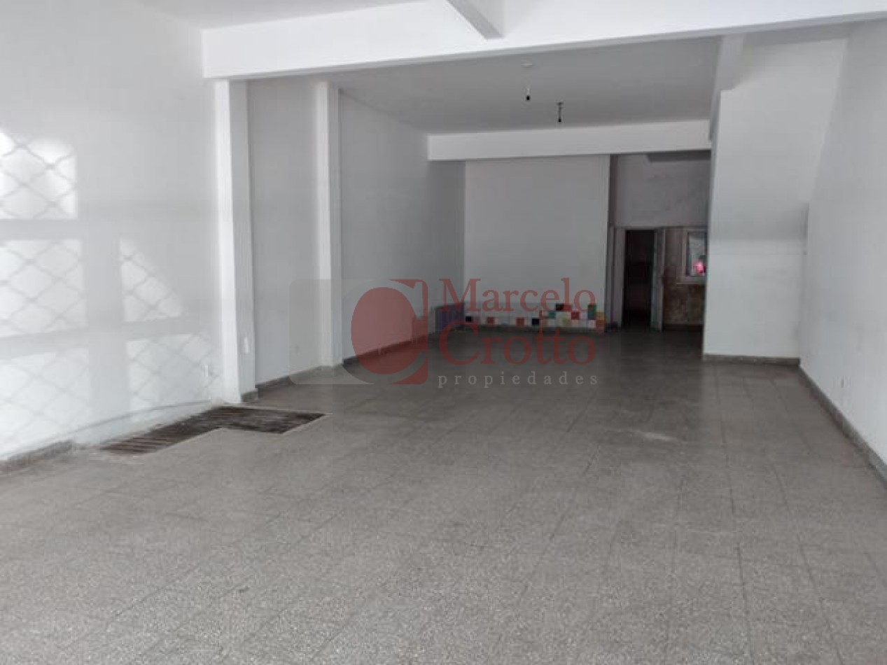 VENTA LOCAL ZONA 12 DE OCTUBRE Y CERRITO 170 MTS2. DIVIDIDO EN 2 LOCALES