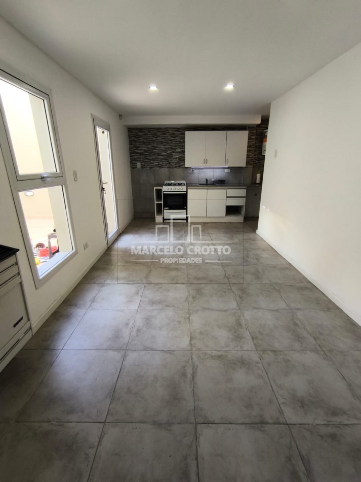 ALQUILER DE PH 2 AMBIENTES AMPLIOS, PLANTA BAJA, LUMINOSO CON PATIO Y PARRILLA