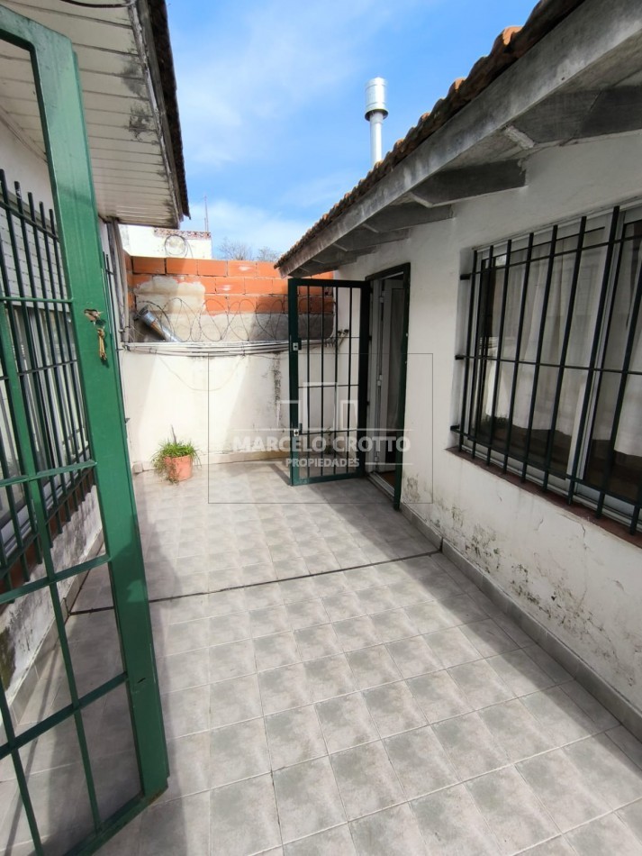 ALQUILER VIVIENDA 24 MESES CHALET 3 AMTIENTES CON PATIO Y QUINCHO EN PLANTA ALTA ZONA MALVINAS Y LIBERTAD