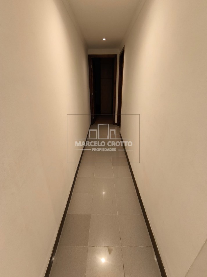 VENTA DE CHALET 3 AMBIENTES CON GARAGE DOBLE, PARQUE PATIO Y PARRILLA BARRIO CONSITUCION