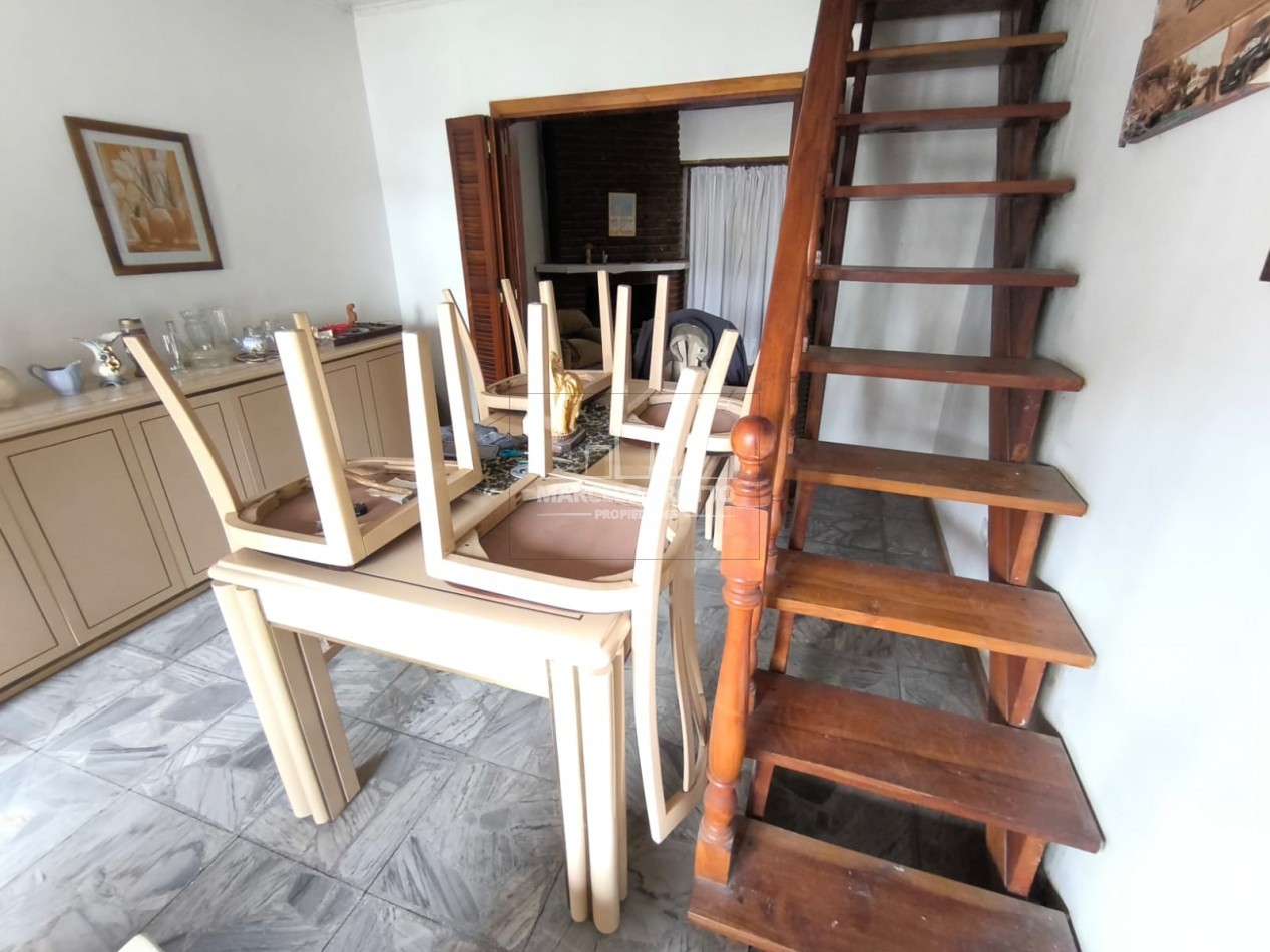 CHALET 4 AMBIENTES CON GALERIA, GARAGE Y PARQUE