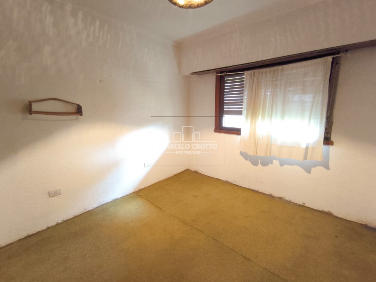CHALET 4 AMBIENTES CON GALERIA, GARAGE Y PARQUE
