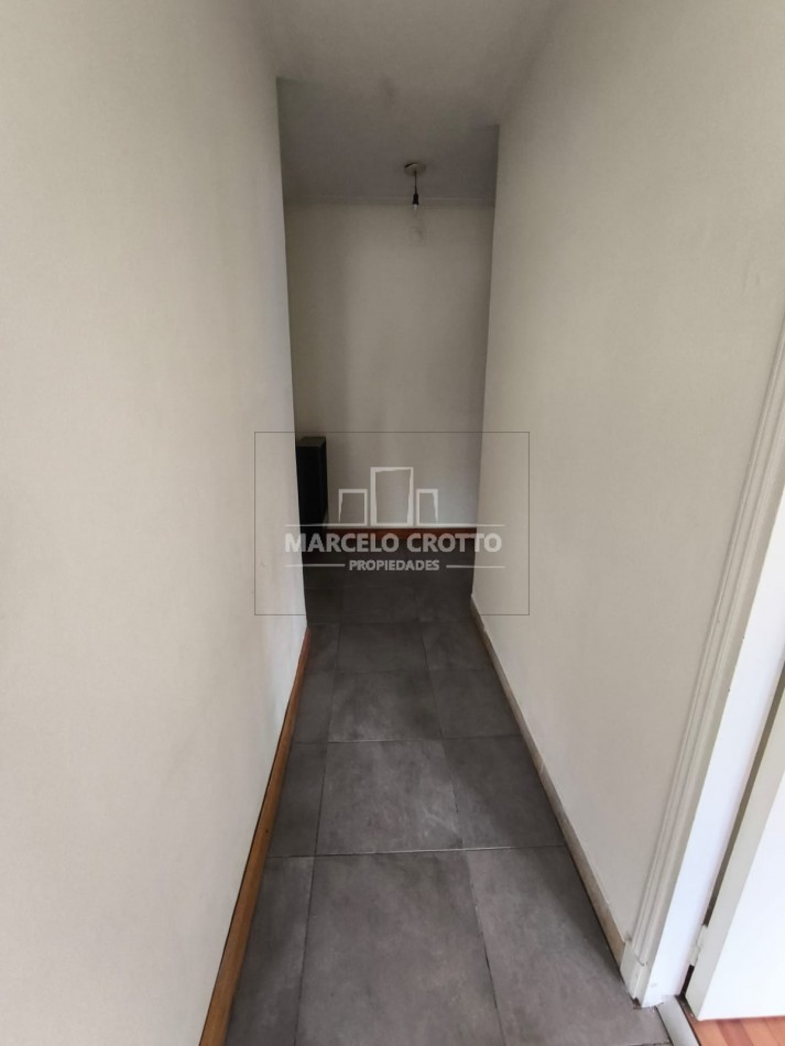 ALQUILER VIVIENDA CASA 3 AMBIENTES CON PATIO Y ESPACIO DE COCHERA DESCUBIERTO ZONA DON BOSCO Y AYACUCHO